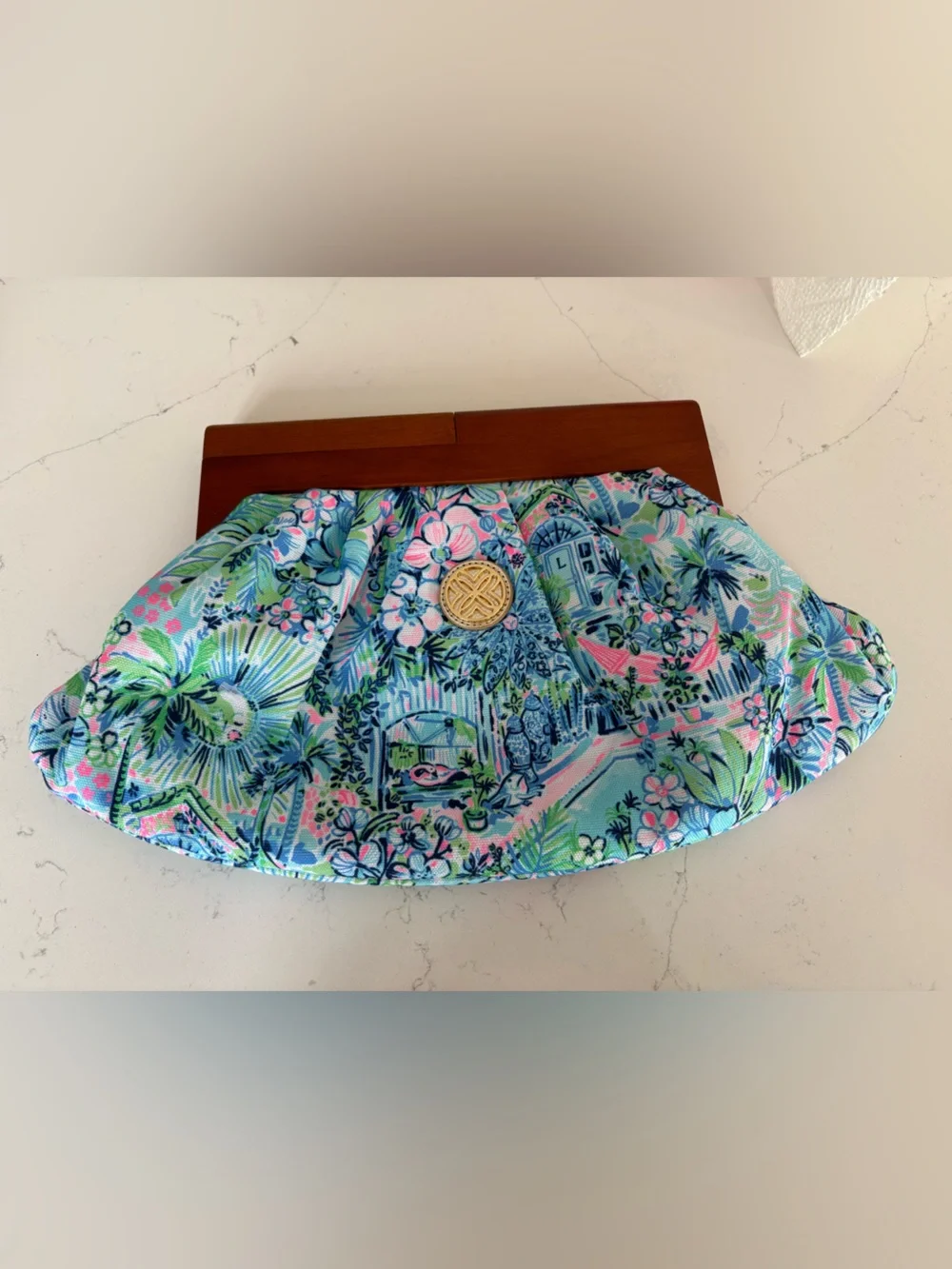 Lilly Pulitzer Bermuda Bag Snap Clutch In Lilly's House Print W/ wooden handles